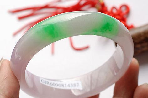 翡翠手镯12.png?x-oss-process=image/auto-orient,1/quality,q_90/watermark,image_dXBsb2Fkcy93YXRlcl9tYXJrL2ppdXl1LnBuZz94LW9zcy1wcm9jZXNzPWltYWdlL3Jlc2l6ZSxQXzM1L2JyaWdodCw4NA,x_12,y_18 翡翠手镯12.png?x-oss-process=image/auto-orient,1/quality,q_90/watermark,image_dXBsb2Fkcy93YXRlcl9tYXJrL2ppdXl1LnBuZz94LW9zcy1wcm9jZXNzPWltYWdlL3Jlc2l6ZSxQXzM1L2JyaWdodCw4NA,x_12,y_18