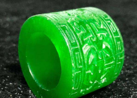 翡翠扳指寓意.png?x-oss-process=image/auto-orient,1/quality,q_90/watermark,image_dXBsb2Fkcy93YXRlcl9tYXJrL2ppdXl1LnBuZz94LW9zcy1wcm9jZXNzPWltYWdlL3Jlc2l6ZSxQXzM1L2JyaWdodCw4NA,x_12,y_18