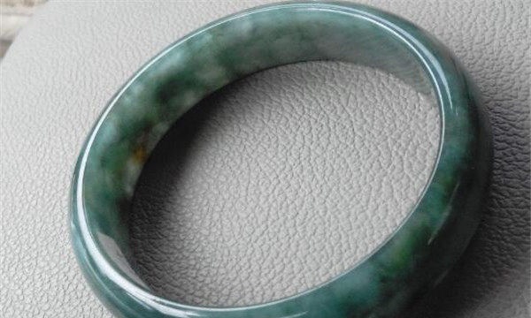 糯镯子.jpg?x-oss-process=image/auto-orient,1/quality,q_90/watermark,image_dXBsb2Fkcy93YXRlcl9tYXJrL2ppdXl1LnBuZz94LW9zcy1wcm9jZXNzPWltYWdlL3Jlc2l6ZSxQXzM1L2JyaWdodCw4NA,x_12,y_18