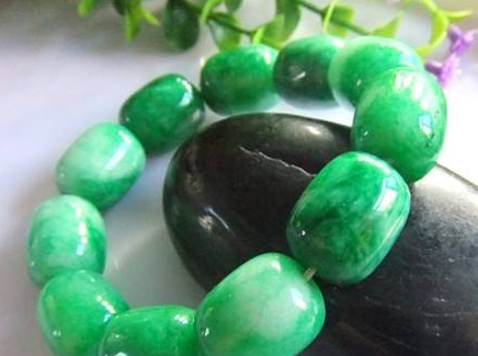 绿翡翠手链.png?x-oss-process=image/auto-orient,1/quality,q_90/watermark,image_dXBsb2Fkcy93YXRlcl9tYXJrL2ppdXl1LnBuZz94LW9zcy1wcm9jZXNzPWltYWdlL3Jlc2l6ZSxQXzM1L2JyaWdodCw4NA,x_12,y_18 绿翡翠手链.png?x-oss-process=image/auto-orient,1/quality,q_90/watermark,image_dXBsb2Fkcy93YXRlcl9tYXJrL2ppdXl1LnBuZz94LW9zcy1wcm9jZXNzPWltYWdlL3Jlc2l6ZSxQXzM1L2JyaWdodCw4NA,x_12,y_18