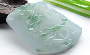 翡翠保养|日常佩戴时，该怎么保养翡翠龙牌？