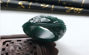 老蓝水翡翠是什么样的？它的价格贵吗？