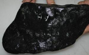 莫湾基翡翠原石特点，据说赌性很高！