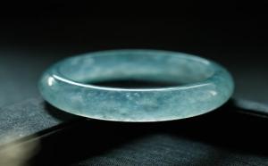 蓝水翡翠如何选择？选购蓝水翡翠的几点要素