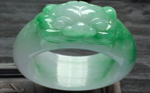 翡翠扳指和玉扳指区别在哪？难区别吗？