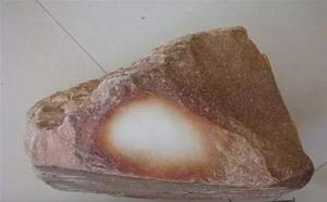 石英岩玉用灯照有什么特点？石英岩的特点