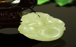 蛇纹玉什么颜色好？别以为像蛇纹的花色玉是最好的！