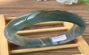 冰种油青翡翠手镯价格多少钱？冰种油青翡翠手镯如何挑选？