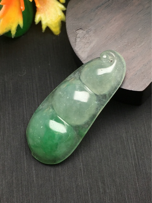 缅甸翡翠四季豆吊坠