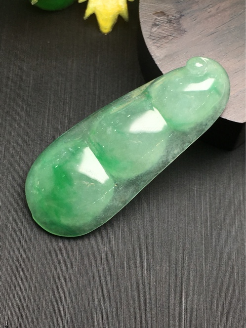 翡翠a货四季豆吊坠