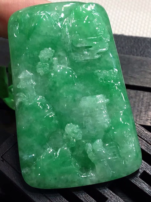 满绿翡翠山水牌