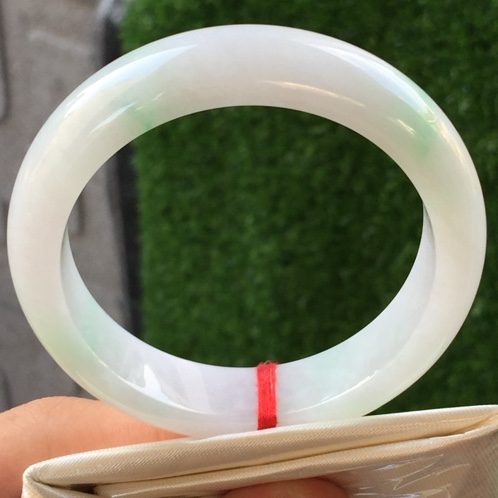 天然翡翠白底阳绿正圈手镯
