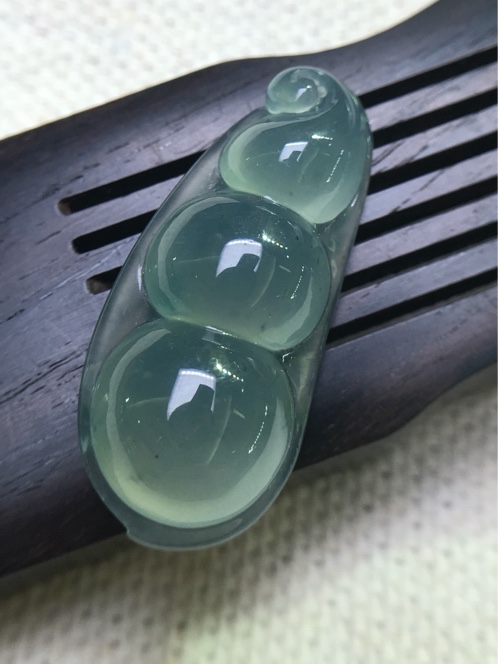 A货翡翠四季豆吊坠