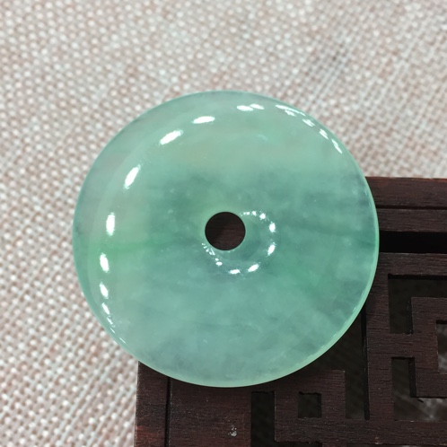 翡翠a货飘绿平安扣平安扣吊坠