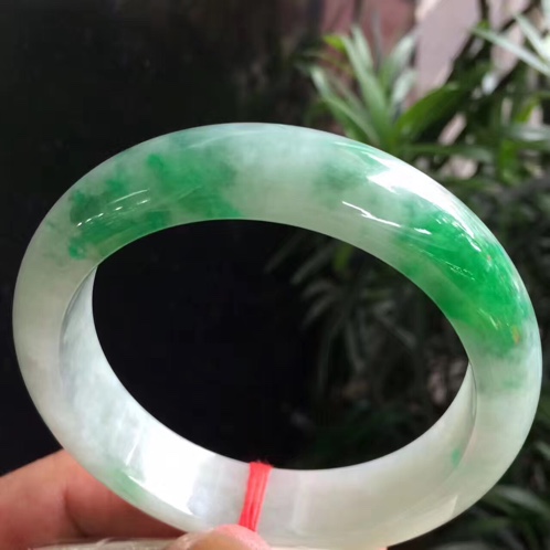 A货翡翠白底飘辣绿正圈手镯