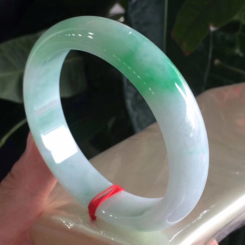 天然翡翠白底青果绿手镯