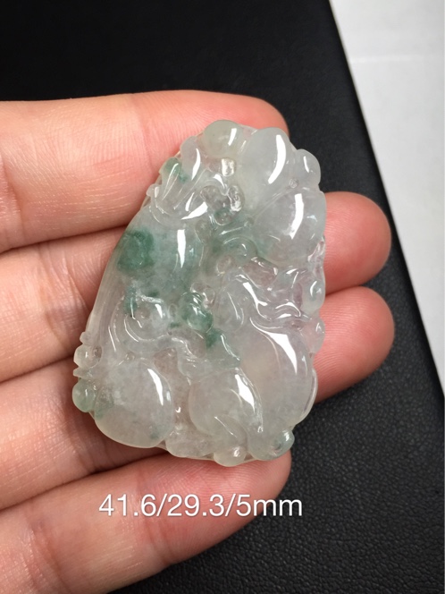 A货翡翠飘花生肖挂件