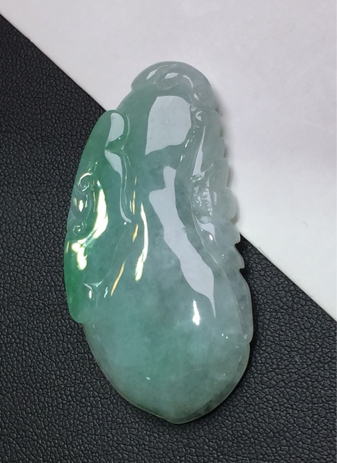 天然a货翡翠飘绿福瓜绿福瓜挂件