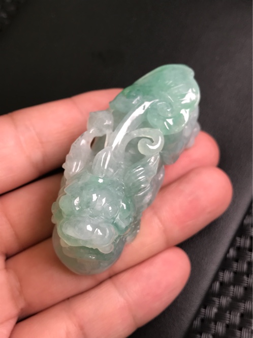 缅甸翡翠飘花貔貅摆件