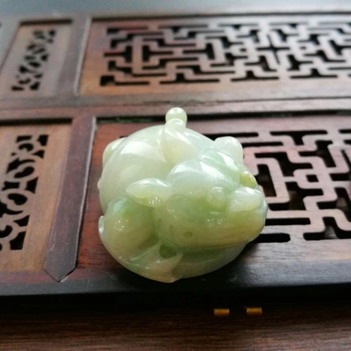 天然翡翠金蟾糯种摆件