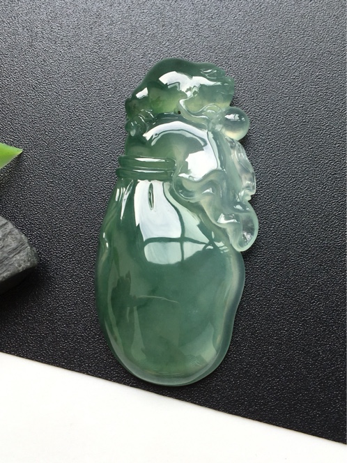 水润饱满老坑冰种油青代代有钱吊坠