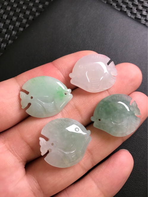 缅甸翡翠飘花鱼挂件