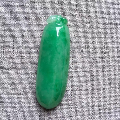 满绿翡翠福瓜翡翠吊坠