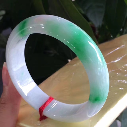 白底青翡翠手镯