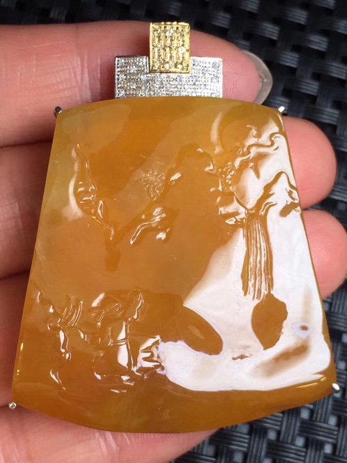 18K金．钻．人翡翠 黄翡翠山水牌
