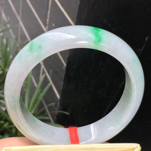 A货糯种白底飘绿翡翠手镯