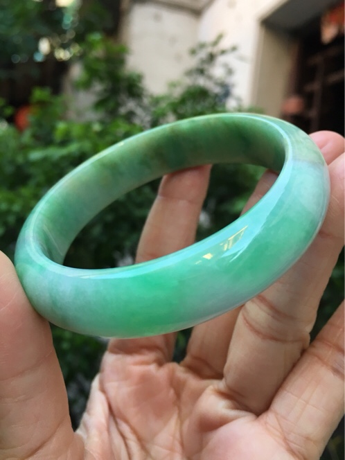 A货翡翠糯种黄加绿镯