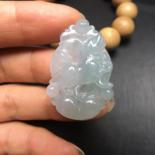 云南翡翠冰种生肖吊坠
