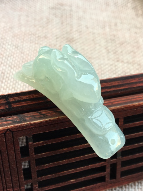 云南a货翡翠生肖手牌