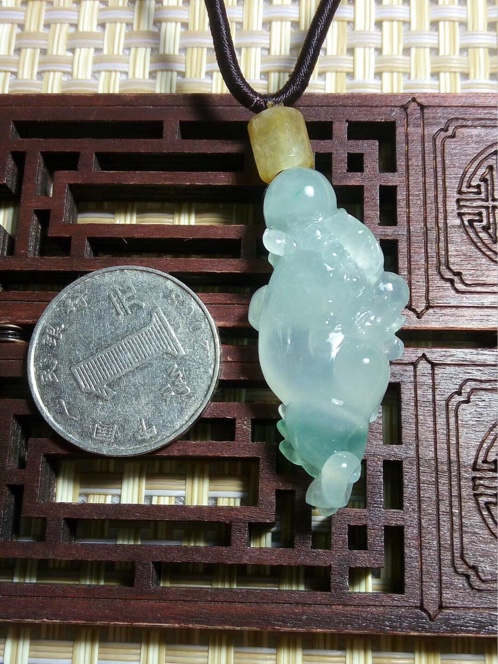 翡翠a货飘花貔貅貔貅挂件