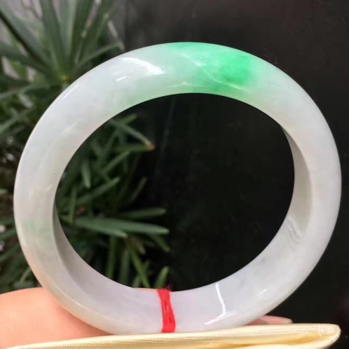 糯种白底飘绿正圈翡翠手镯