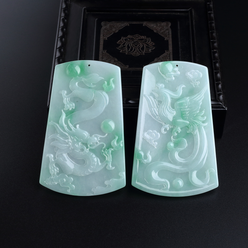 糯种飘翠翡翠龙凤牌吊坠