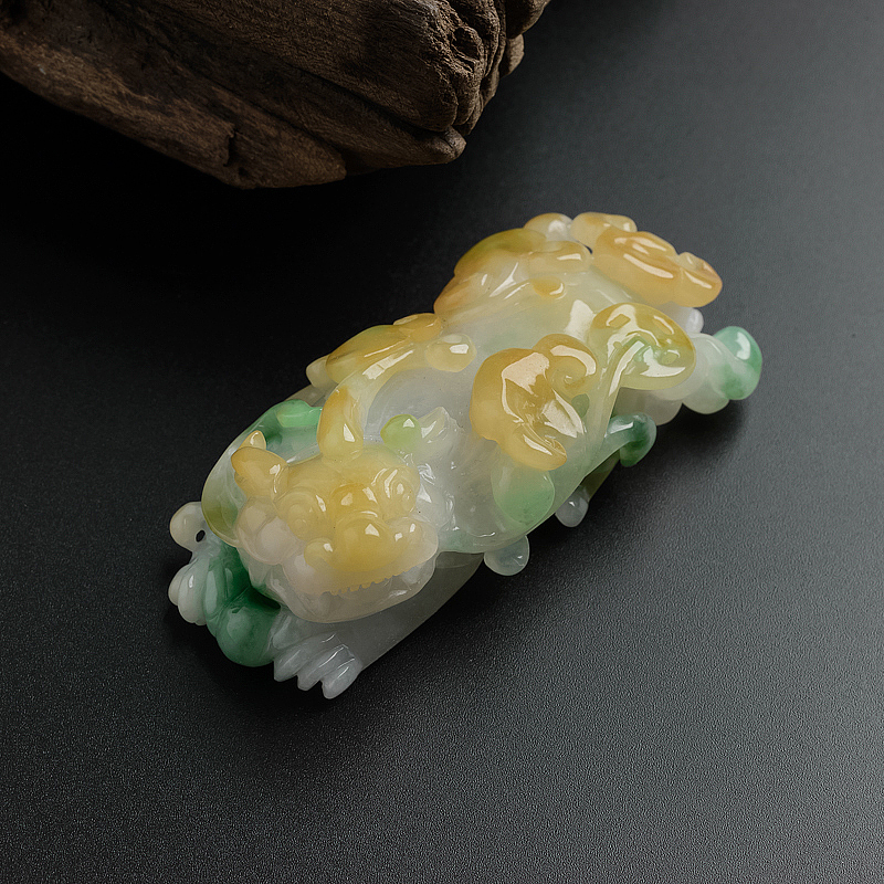 糯种三彩翡翠貔貅摆件