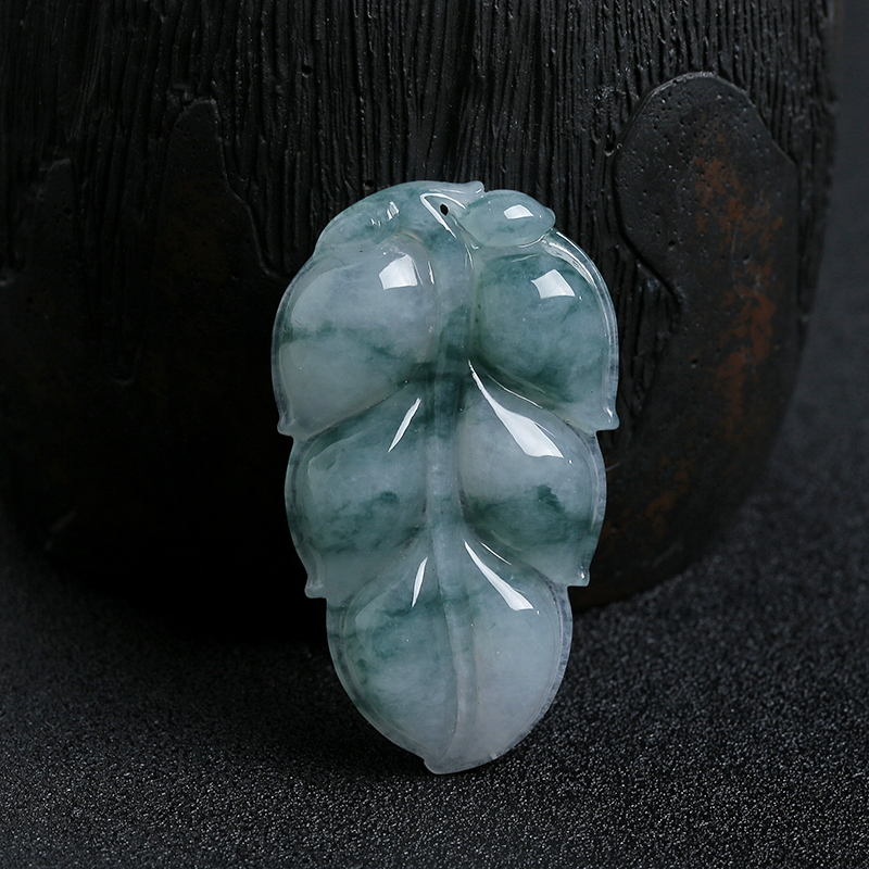糯种飘花翡翠叶子挂件