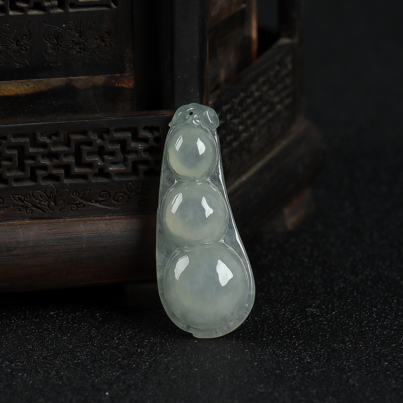 糯种翡翠连中三元吊坠