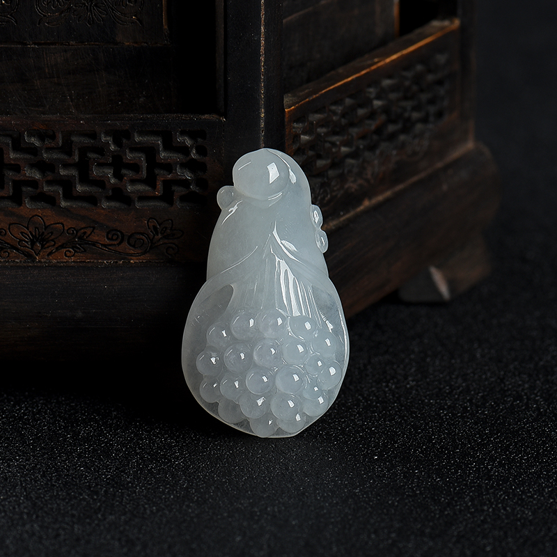 糯种白色翡翠花件吊坠