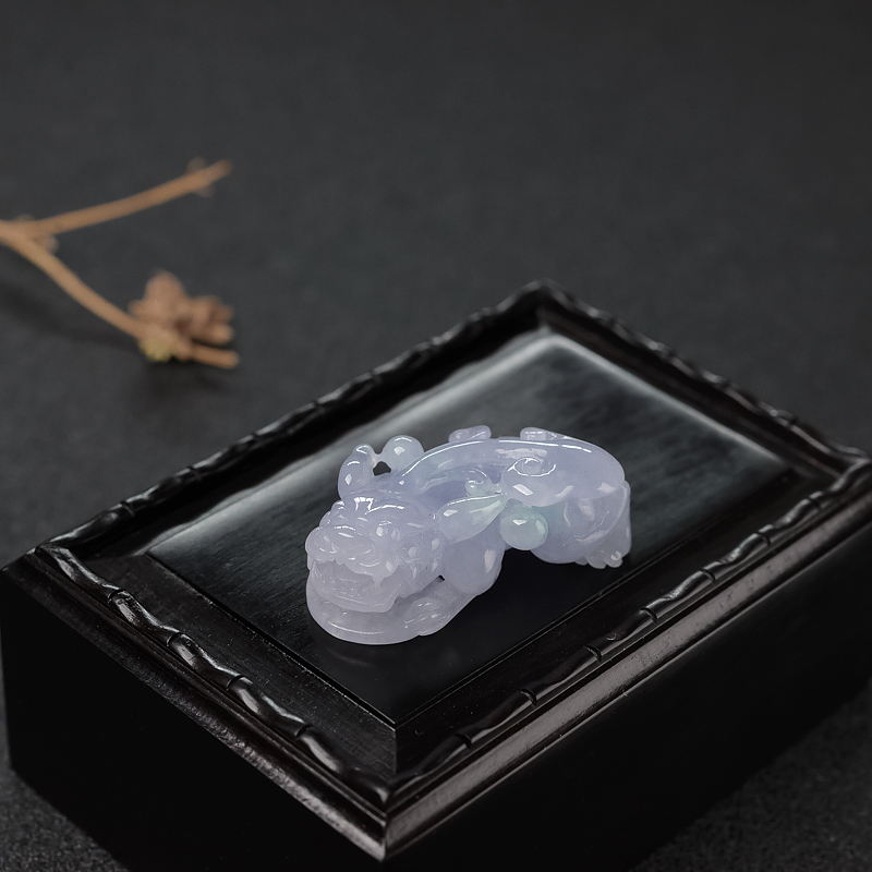 糯种春带彩翡翠貔貅吊坠