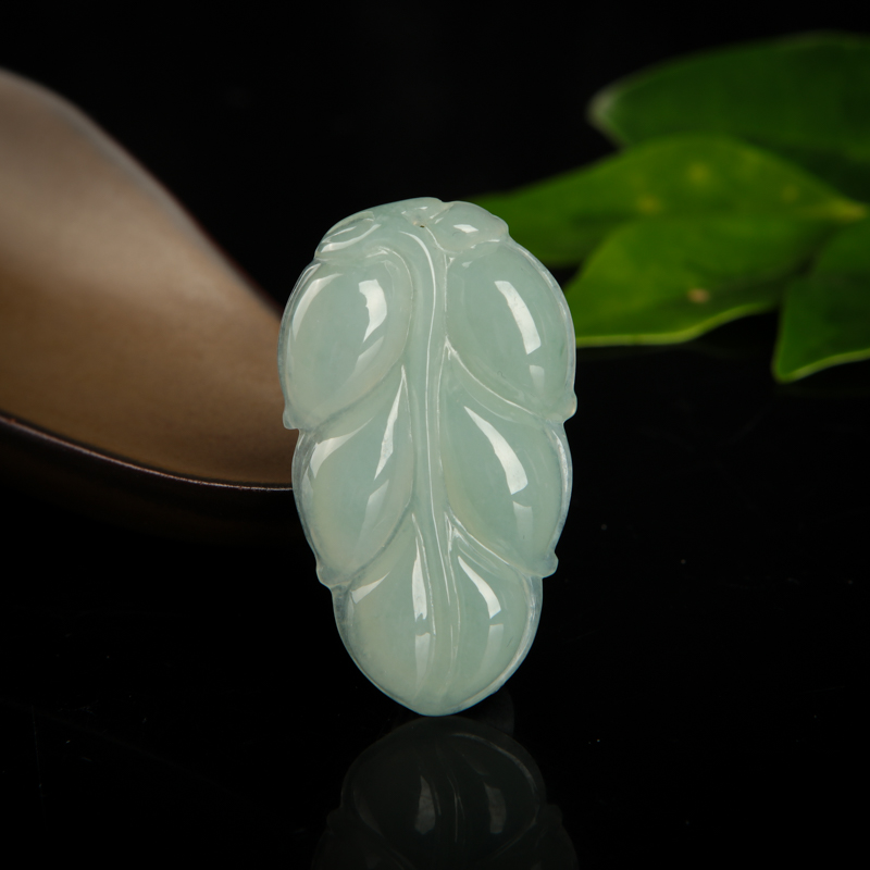 糯种翡翠金枝玉叶吊坠