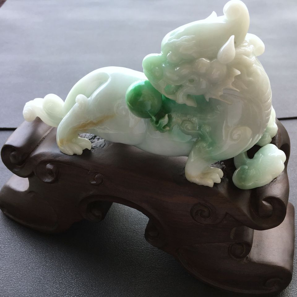 糯冰种飘翠貔貅摆件