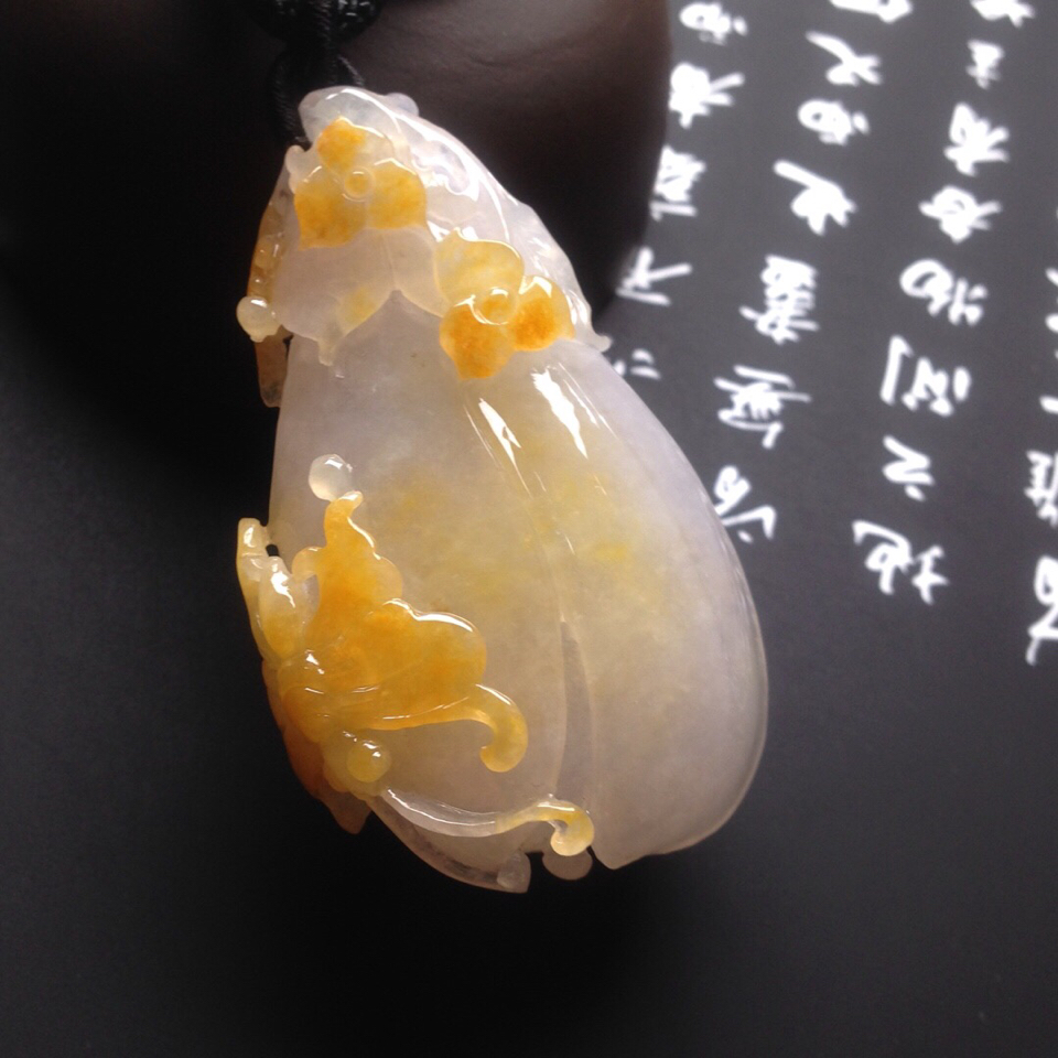 糯冰种黄翡玉兰花挂件翡翠
