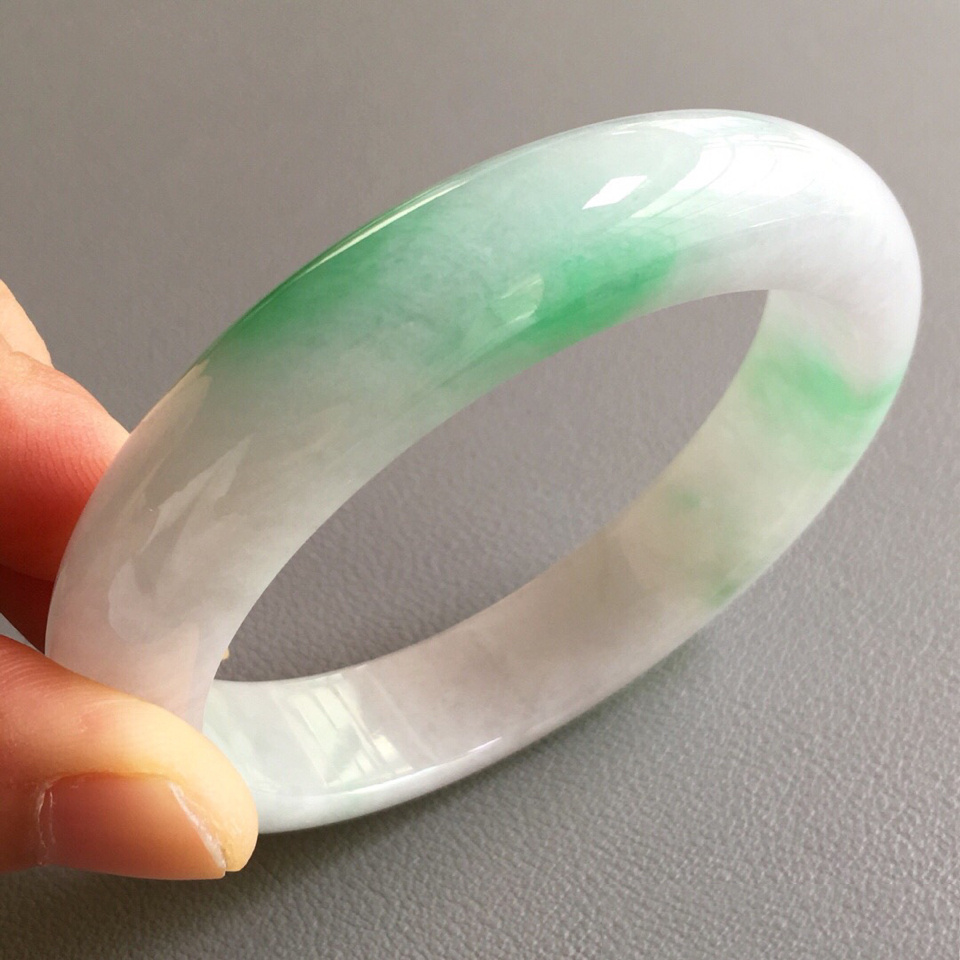 细糯种白底飘绿手镯(58.6mm)翡翠