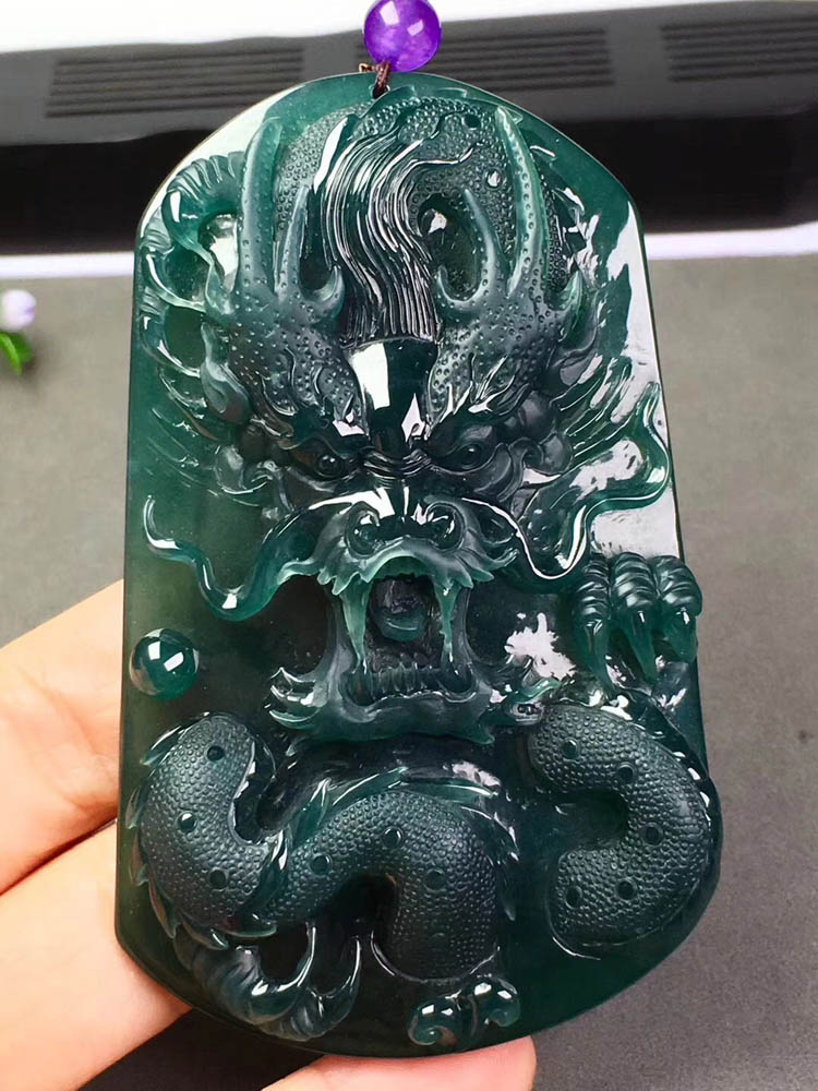 油青种蓝水翡翠龙牌挂件
