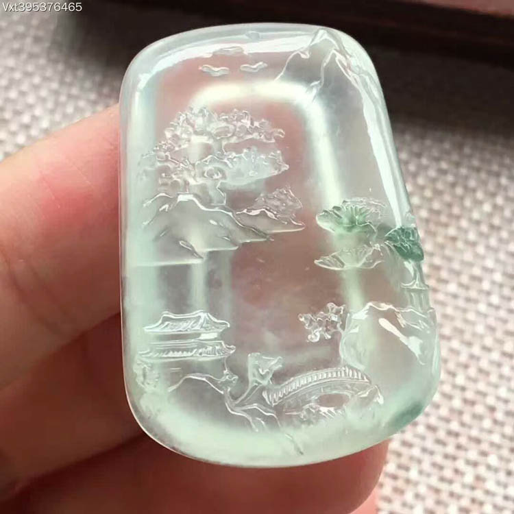 飘绿高冰种山水牌翡翠挂件