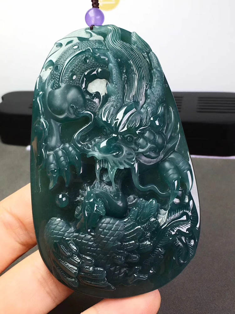 油青种蓝水龙牌翡翠挂件