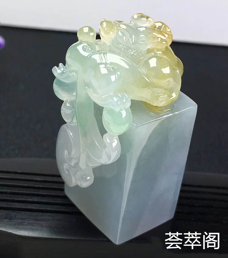 糯种三彩翡翠印章摆件第5张