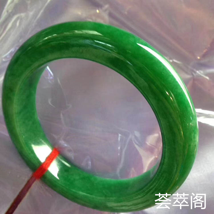 豆种辣绿正装翡翠手镯